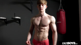 Soolo amatööri teini kaveri runkkaa valtavaa kukkoaan intensiivisellä runkkaustyöllä