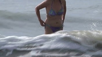 I love showing off on the beach while my stepson&#039_s friends masturbate and ask me to fuck