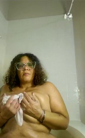 Going Live Chat with Me Whilst I Bathe