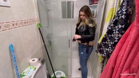 Real estate agent farting
