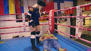 COSPLAY SEXTAPE STREET FIGHTER BLONDIE FESSER AS KOLIN FUCKING HARD