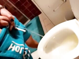 Ts cutie pissing standing up “Gulp it u doxy!”