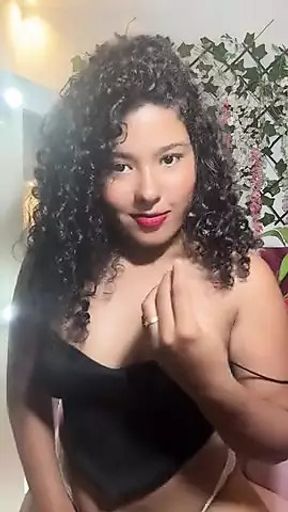 hotcurlylatina video