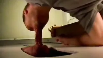 Amateur Guy Gets a Blowjob at the Glory Hole
