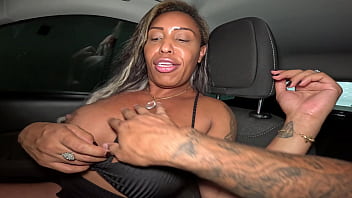 Passeio Sem Camisinha: Fodi a Buceta Greluda da Anny no Carro