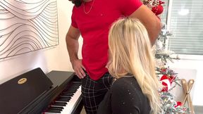 miss alice wild voulait se mettre au piano, mais...