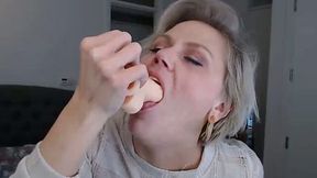 Gorgeous Babe Reveals Her Hooters And Suck A Popsicle