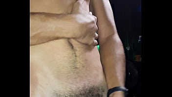 Novinho se acabando na punheta