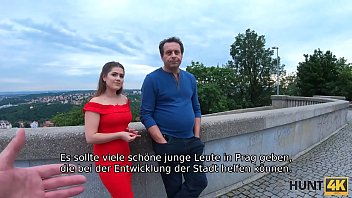 HUNT4K. B&ouml_ses M&auml_dchen verdient viel Geld mit ihrem sexy K&ouml_rper vor ihrem armen Vater