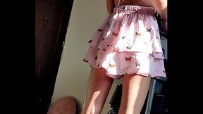 Espiando a mi hermanastra  se da cuenta que la estoy grabando y se deja tocar, terminamos cogiendo( parte 1)