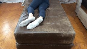 WRESTLING FEET IN SOCKS AND BAREFOOT KIRA VS KYLIE - MOV HD