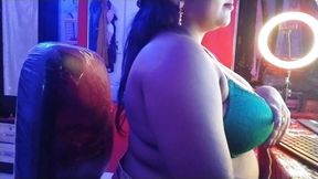 Desi Girl Opens Her Green Bra and Grabs Boyfriend's Cock