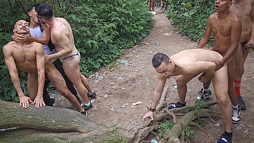 20 CARAS COMEU O CU DO MEU AMIGO CHARLY, NAS TRILHAS DE SEXO