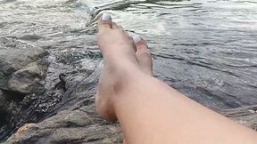 How beautiful my pronounced arches look in the middle of nature (3)