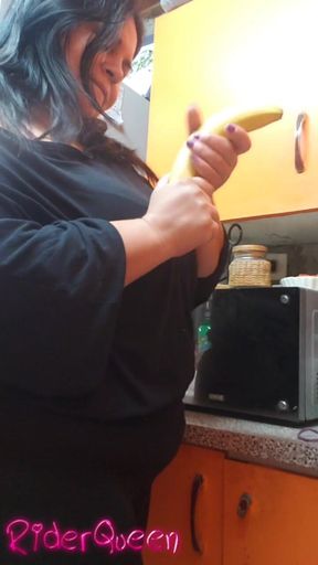 Ohh Sexy Step-mom in Poor Kitchen