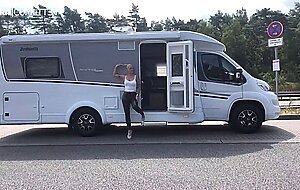 Lara-cumkitten, fick drive in an der a1 spritz meinen