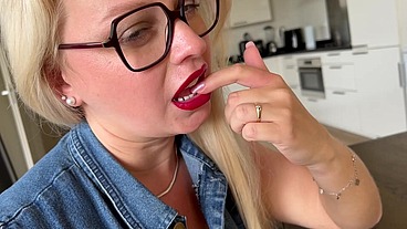 Long nails tapping fetish ASMR