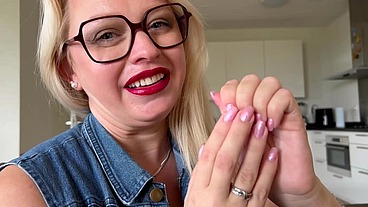 Long nails tapping fetish ASMR