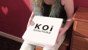 Sophie's Tries On Her New Platform Shoes (4K)