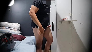 H&eacute_tero comprometido pediu para eu sair do GH e mama-lo na cama... Chupei at&eacute_ o cuzinho enquanto sua mulher telefona!!!