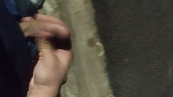Batendo uma no meio da noite na rua &eacute_ um tes&atilde_o o medo de ser descoberto