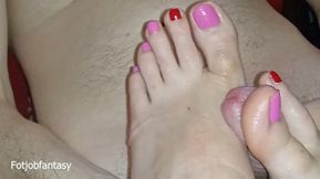 My slutty girlfriend milks my cock with her feet! A super HOT finger job!