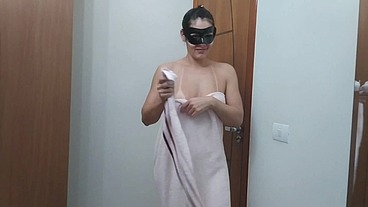 Raquel nos Bastidores - fazendo bronzeamento, tomando banho, fazendo xixi e gozada na buceta