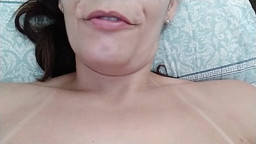 Raquel nos Bastidores - fazendo bronzeamento, tomando banho, fazendo xixi e gozada na buceta
