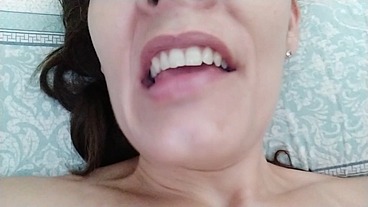 Raquel nos Bastidores - fazendo bronzeamento, tomando banho, fazendo xixi e gozada na buceta