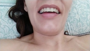 Raquel nos Bastidores - fazendo bronzeamento, tomando banho, fazendo xixi e gozada na buceta