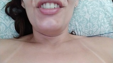 Raquel nos Bastidores - fazendo bronzeamento, tomando banho, fazendo xixi e gozada na buceta