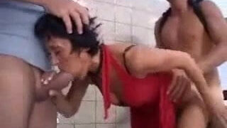 Puta cachonda follada por el culo antes de un facial masivo