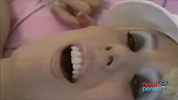 Blonde MILF Syren Sexton gives quicky