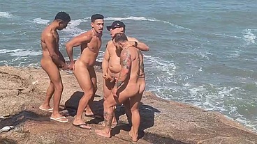 PEGANDO SOL NA PRAIA DE NUDISMO!