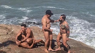 PEGANDO SOL NA PRAIA DE NUDISMO!