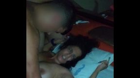 corno filmando sua esposa gostosa sem camisinha com dois homens - completo