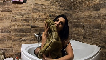 MilfyCalla- Pee play in bathtub while wearing a fur coat and pantyhose 198