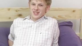 ”Blond twink Sky Sylvanus plays his prick & jerks off solo”