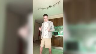 somebody tell me why this remind me of 2016 vine era