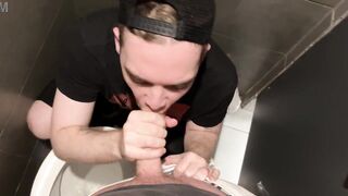 Hetero gives a Risky Dt at Public Restroom [4K]