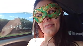 Casada gostosa muito puta se masturbando na estrada