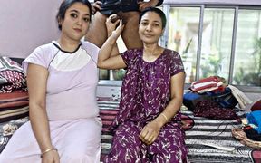 Bengali Bhabhi's First Threesome with Zomato Delivery Boy