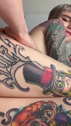 Must-see moment from &quot;Amateur anal sex with a fan girl and huge cumshot on her pussy&quot;