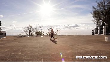 Swingers Resort, Backstage