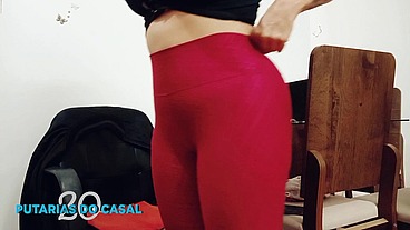 Loira dançando