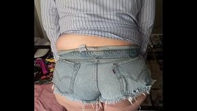 Minha bunda shortinho entaladinho!