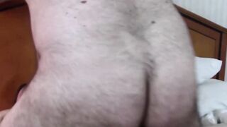 Hardcore bears riding bareback and blow dick in fourway