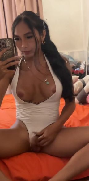 Amateur with big tits and ass exposes her body for a hot scene
