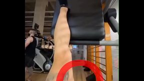 THOMAZ COSTA com volume marcado no short