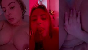 session fellation sur gode black dans ma baignoire et masturbation